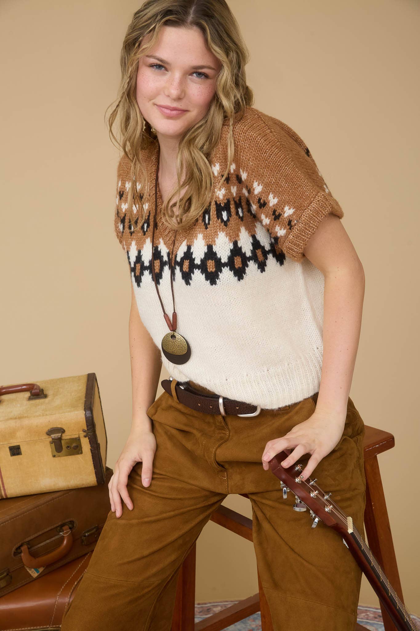 Ivory and Tan V-neck Short Sleeve Sweater