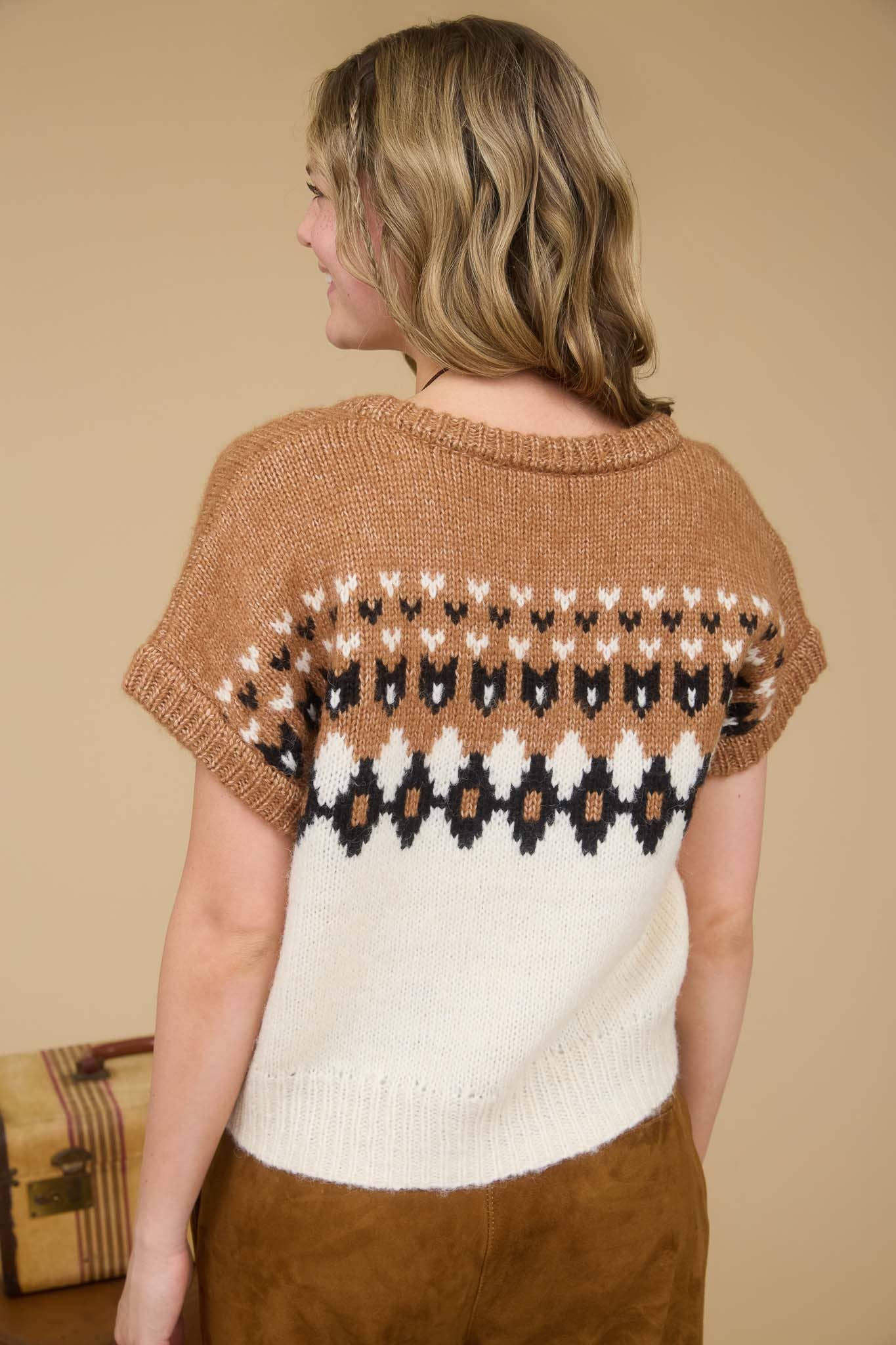 Ivory and Tan V-neck Short Sleeve Sweater