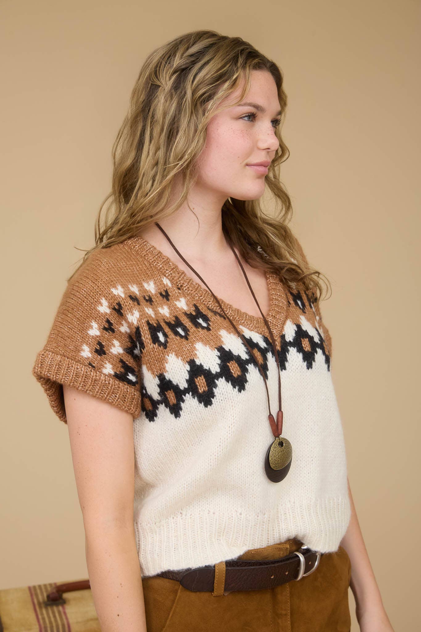 Ivory and Tan V-neck Short Sleeve Sweater