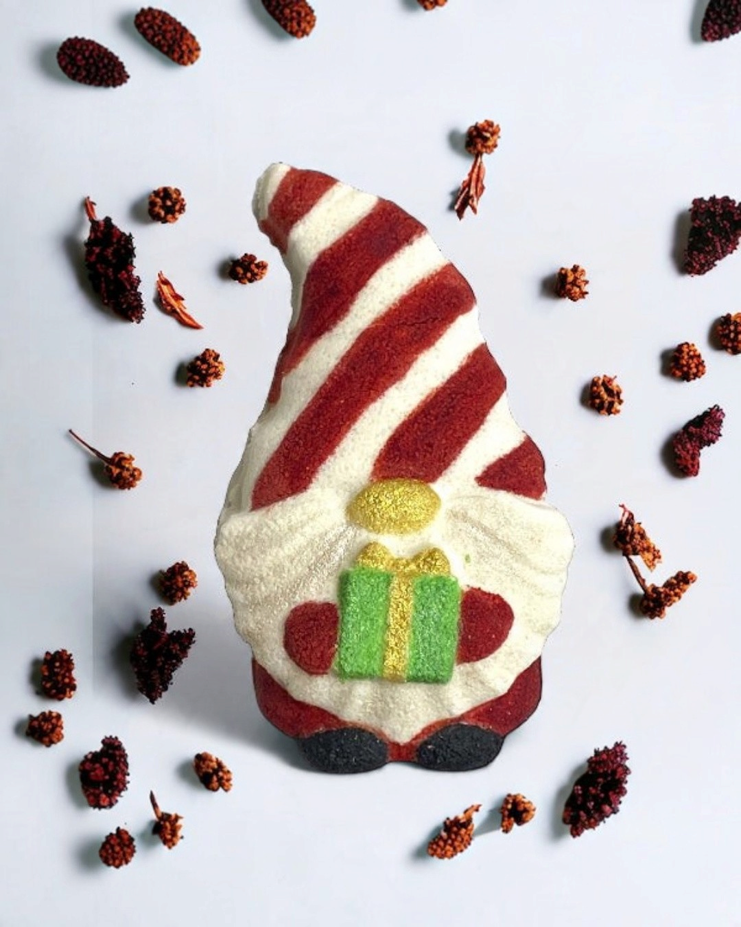 Gnome Bath Bomb - Holding Present 2