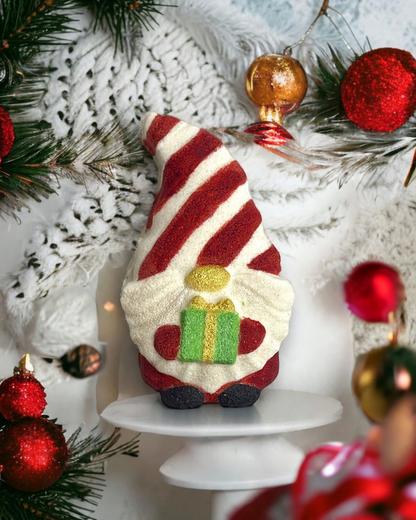 Gnome Bath Bomb - Holding Present 3