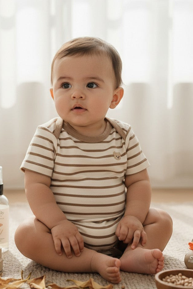 Calla Lily Cosmetics + CL kids beige and brown striped short-sleeve bodysuit with teddy bear embroidery and snap closures. 95% Cotton 5% Elastine.